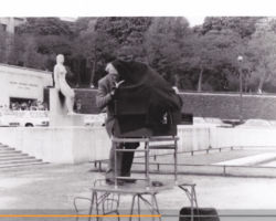 Prise de vue  de la Tour Eiffel au Trocadéro années 1970 Prise de vue de la Tour Eiffel au Trocadéro années 1970